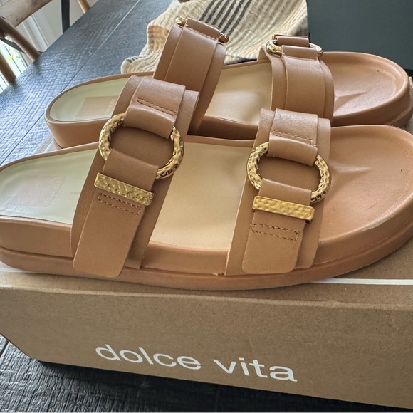 Dolce Vita Soya Tan Leather Sandals - Picture 3 of 4